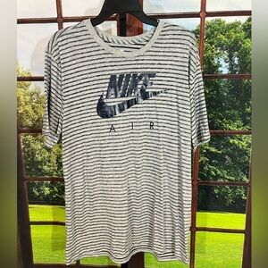 Nike mens XL short sleeve pullover t shirt